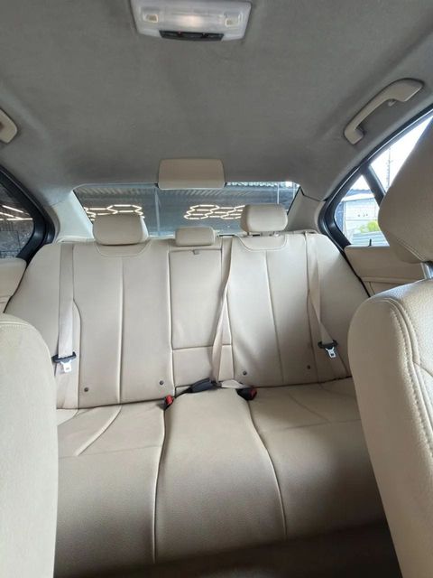 BMW 320i, bancos traseiros (foto 11 de 17)