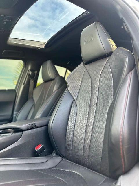 Lexus UX 250h, bancos dianteiros (foto 6 de 20)