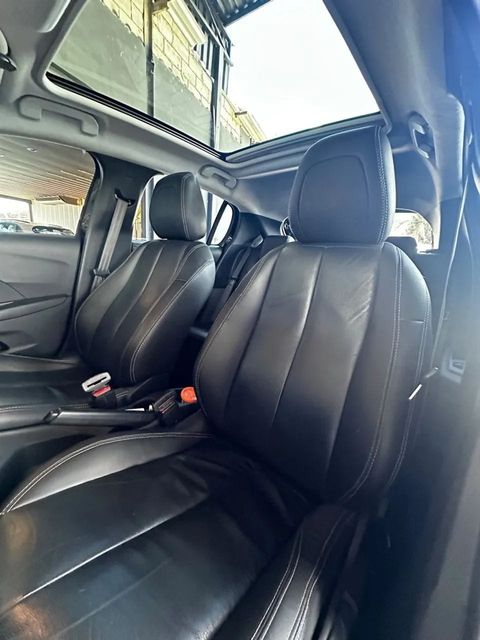 Peugeot 208, bancos dianteiros