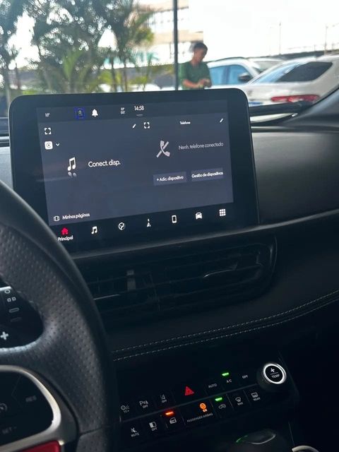 Fiat Fastback, central multimídia e comandos do painel