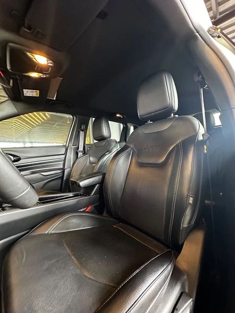 Jeep Compass, bancos dianteiros