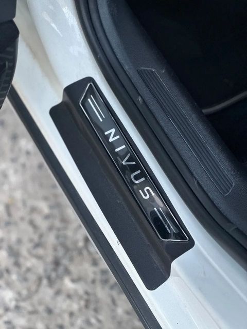 Volkswagen Nivus, soleira da porta