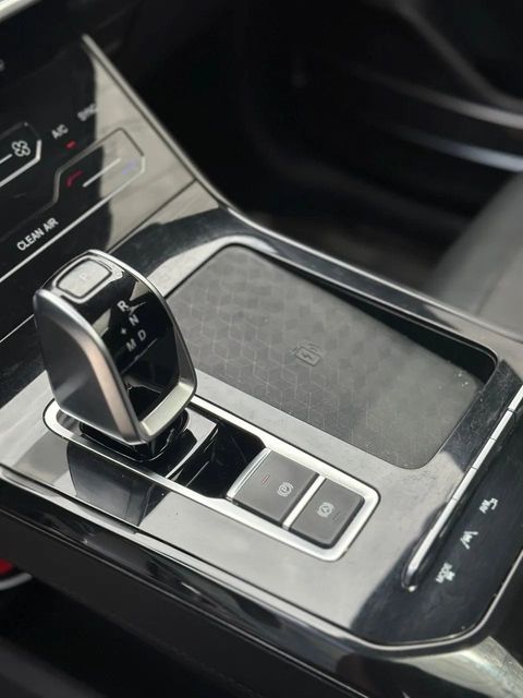 Chery Tiggo 7, console central e alavanca de câmbio
