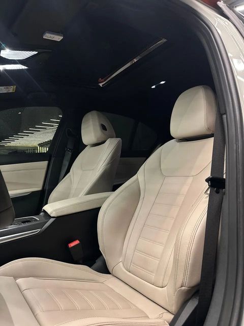 BMW 320i, bancos dianteiros