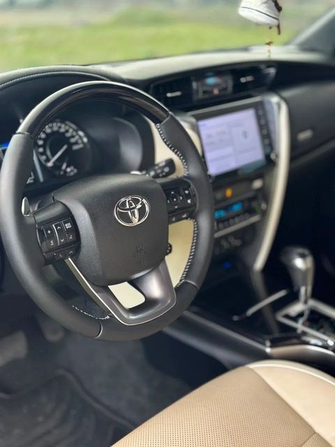 Toyota Hilux SW4, painel e volante (foto 8 de 20)