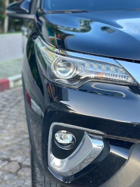Toyota Hilux SW4, farol dianteiro