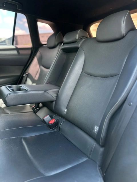 Toyota Corolla Cross, bancos traseiros (foto 9 de 10)