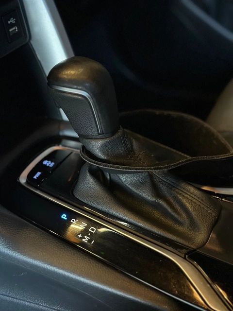 Toyota Corolla Cross, console central e alavanca de câmbio