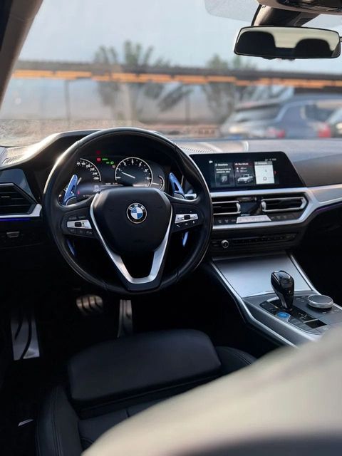 BMW 330i, painel e volante (foto 11 de 18)