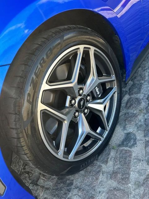 Ford Mustang, roda e pneu