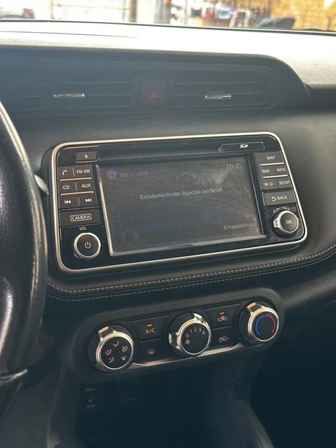 Nissan Kicks, central multimídia e comandos do painel