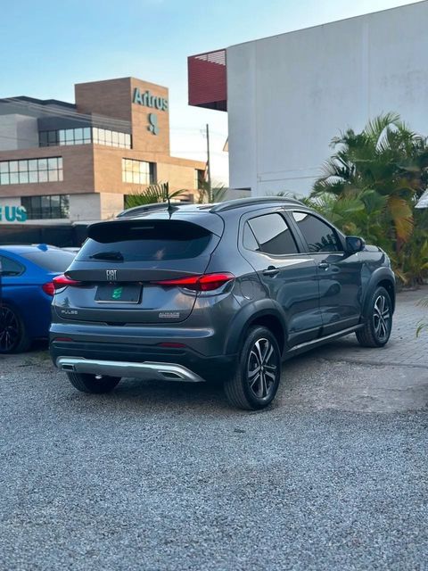 Fiat Pulse na cor cinza, vista traseira em três quartos (foto 4 de 14)