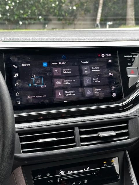 Volkswagen Nivus, central multimídia e comandos do painel