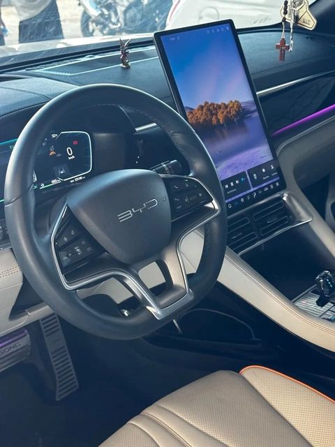 BYD Song Plus, painel e volante
