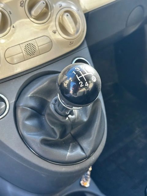 Fiat 500, console central e alavanca de câmbio