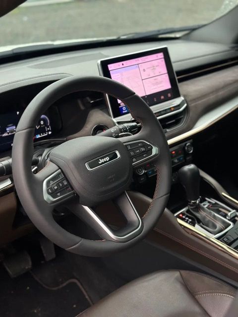 Jeep Commander, painel e volante
