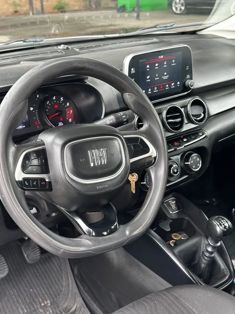 Fiat Cronos, painel e volante