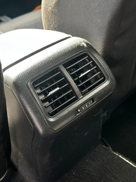 Volkswagen Golf, saídas de ar para o banco traseiro