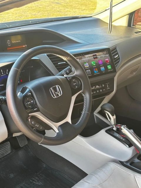 Honda Civic, painel e volante