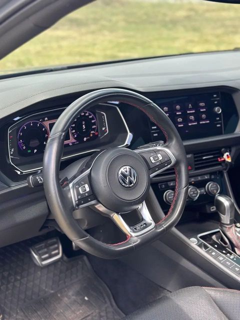 Volkswagen Jetta, painel e volante