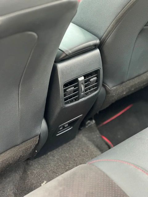 Toyota Corolla Cross, saídas de ar para o banco traseiro