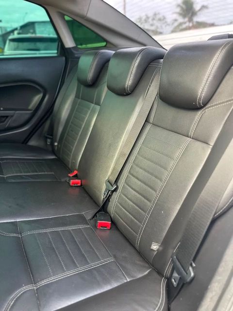 Ford Fiesta Sedan, bancos traseiros