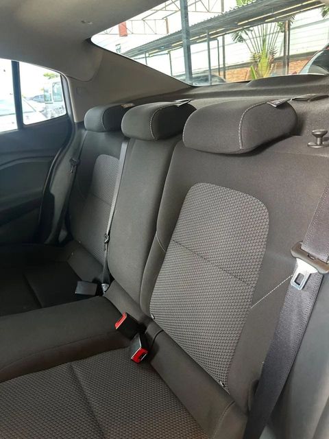 Chevrolet Onix Plus, bancos traseiros