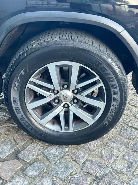 Toyota Hilux SW4, roda e pneu
