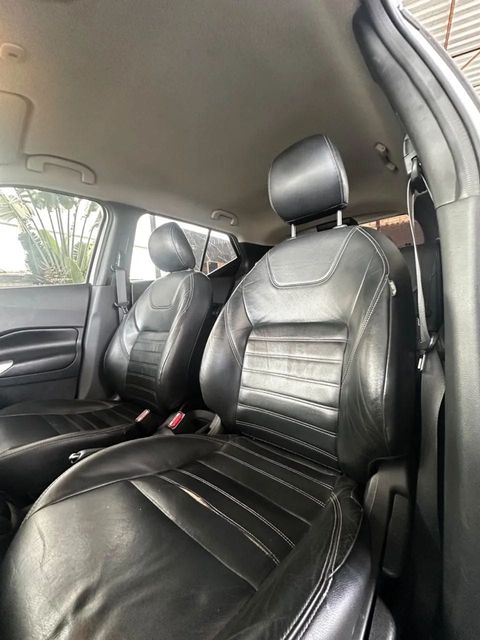 Nissan Kicks, bancos dianteiros
