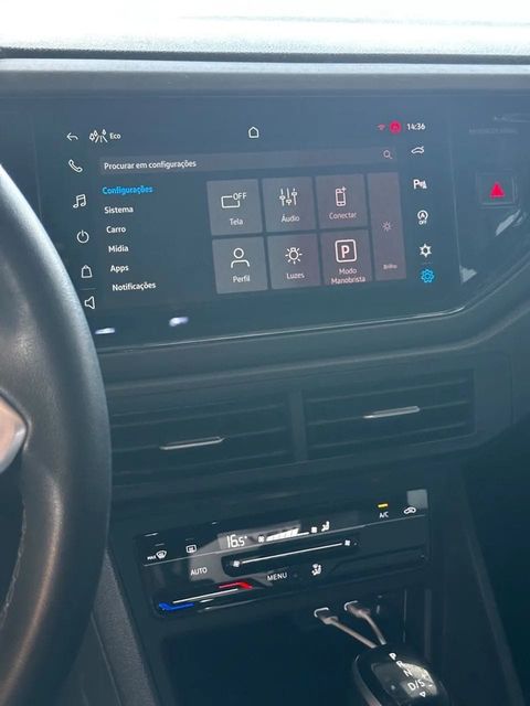 Volkswagen Virtus, central multimídia e comandos do painel