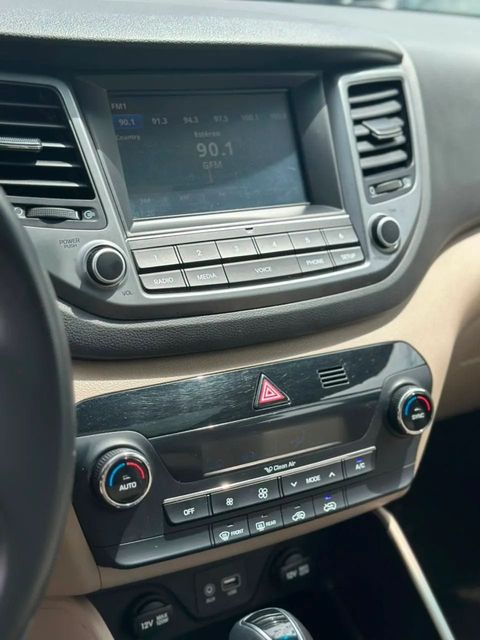 Hyundai Tucson, central multimídia e comandos do painel
