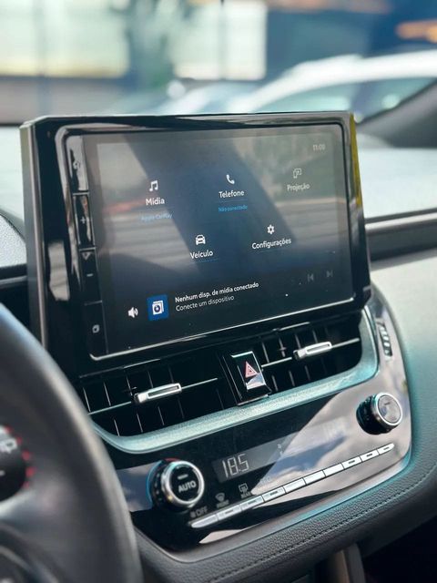 Toyota Corolla Cross, central multimídia e comandos do painel