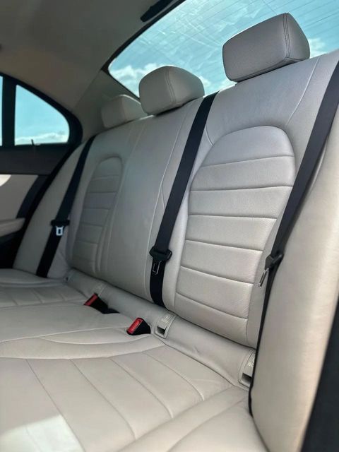 Mercedes-Benz C 200, bancos traseiros