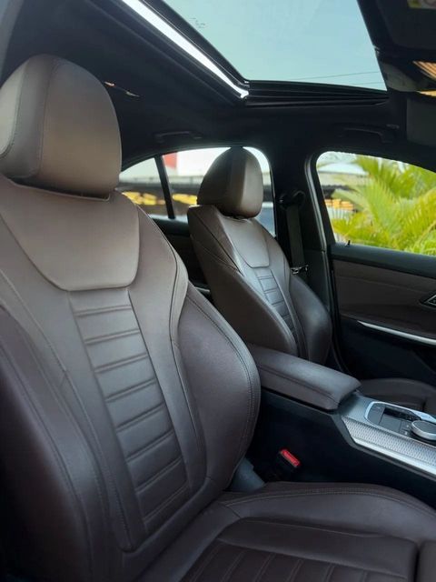 BMW 320i, bancos dianteiros (foto 14 de 16)
