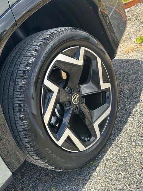 Volkswagen Tiguan, roda e pneu