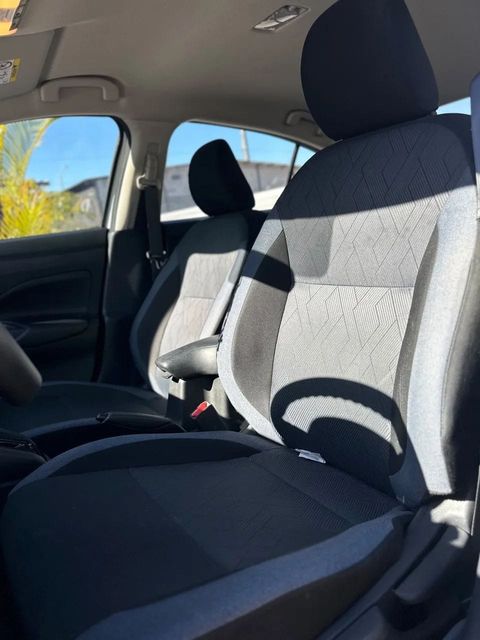 Nissan Versa, bancos dianteiros