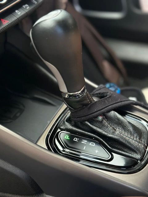 Fiat Toro, console central e alavanca de câmbio