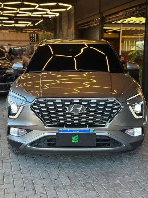 Hyundai Creta na cor prata, vista de frente