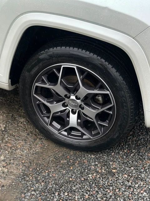 Jeep Commander, roda e pneu