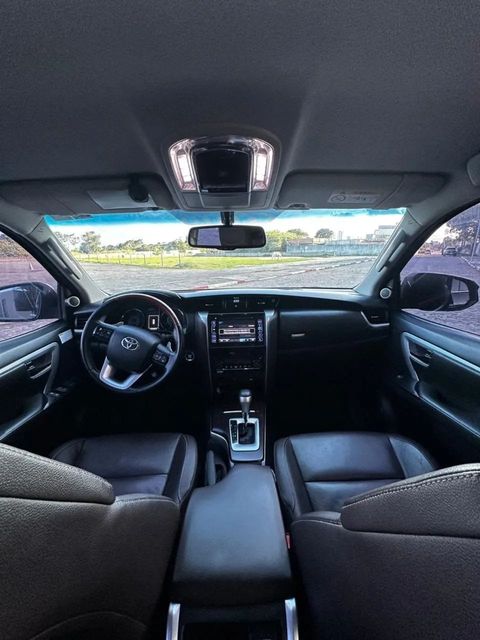 Toyota Hilux SW4, vista do interior (foto 12 de 19)