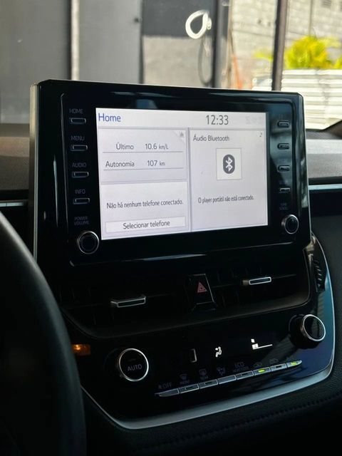 Toyota Corolla, central multimídia e comandos do painel