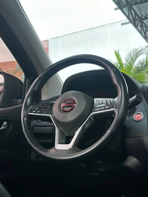 Nissan Frontier, volante e quadro de instrumentos