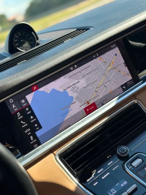 Porsche Panamera, central multimídia e comandos do painel