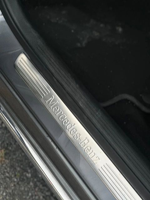 Mercedes-Benz C 200, soleira da porta