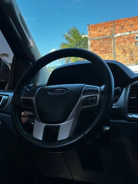 Ford Ranger, volante e quadro de instrumentos
