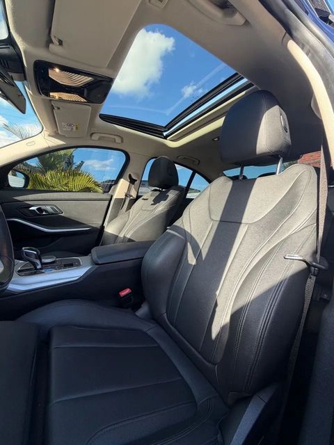 BMW 330i, bancos dianteiros