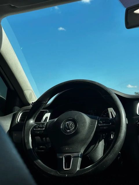 Volkswagen Jetta, volante e quadro de instrumentos