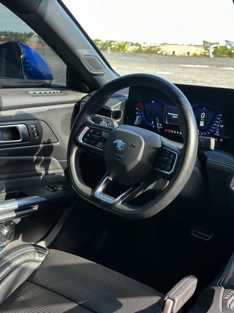 Ford Mustang, painel e volante