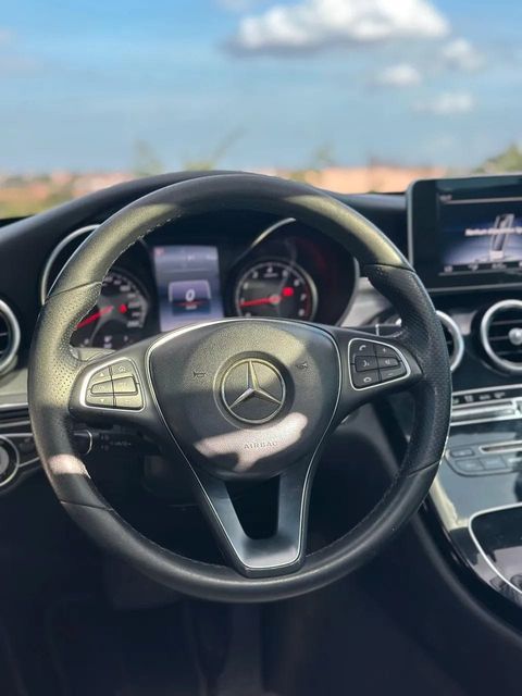 Mercedes-Benz C 200, volante e quadro de instrumentos