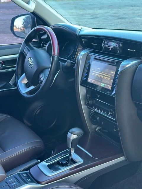 Toyota Hilux SW4, painel e volante (foto 13 de 19)